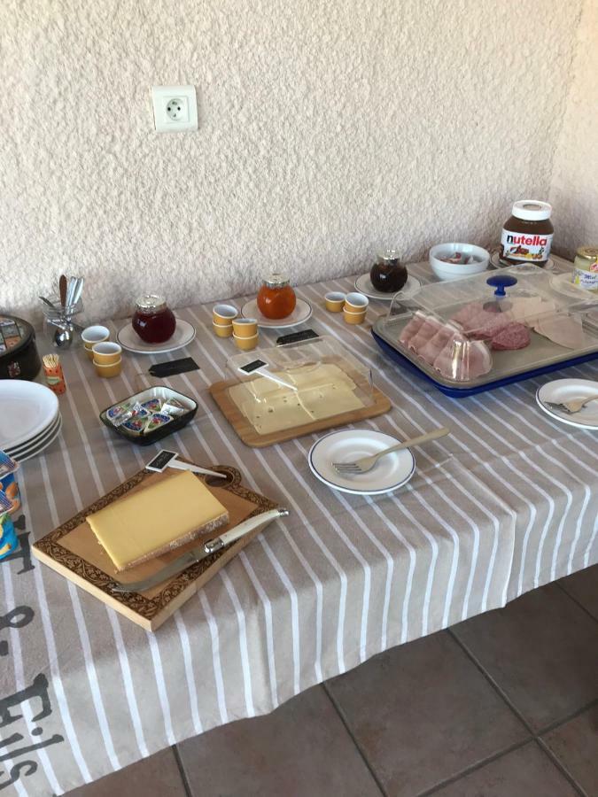 Les Secrets Du Mistral Bed & Breakfast Valensole Bagian luar foto