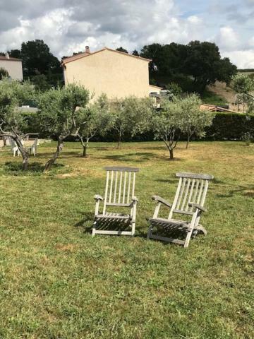 Les Secrets Du Mistral Bed & Breakfast Valensole Bagian luar foto