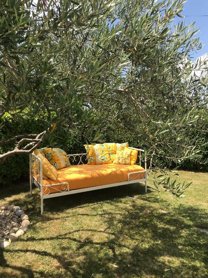Les Secrets Du Mistral Bed & Breakfast Valensole Bagian luar foto