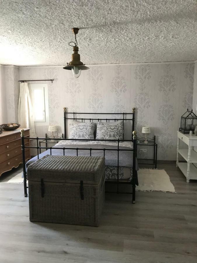 Les Secrets Du Mistral Bed & Breakfast Valensole Bagian luar foto