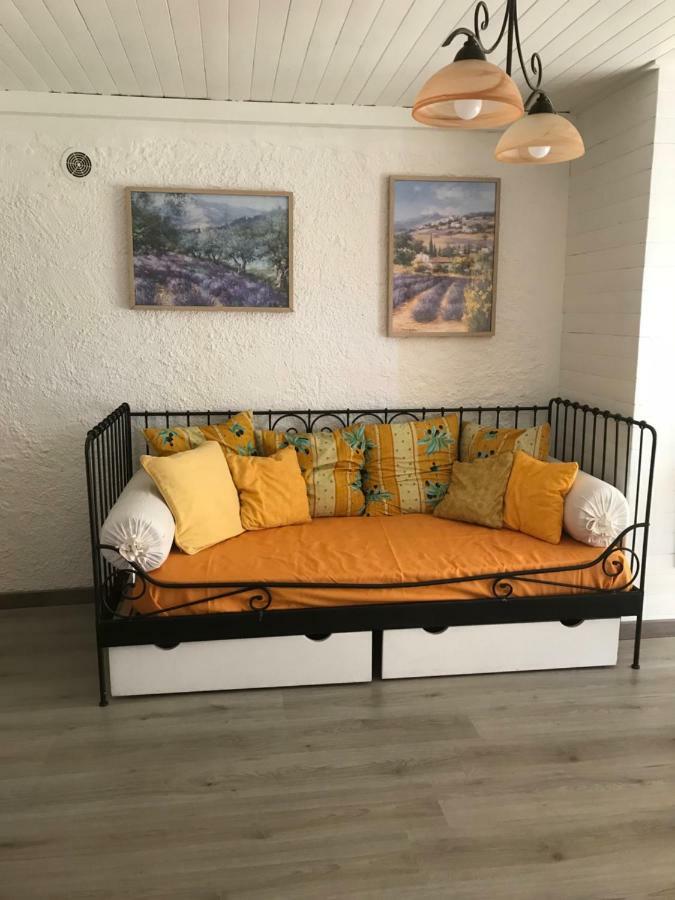 Les Secrets Du Mistral Bed & Breakfast Valensole Bagian luar foto