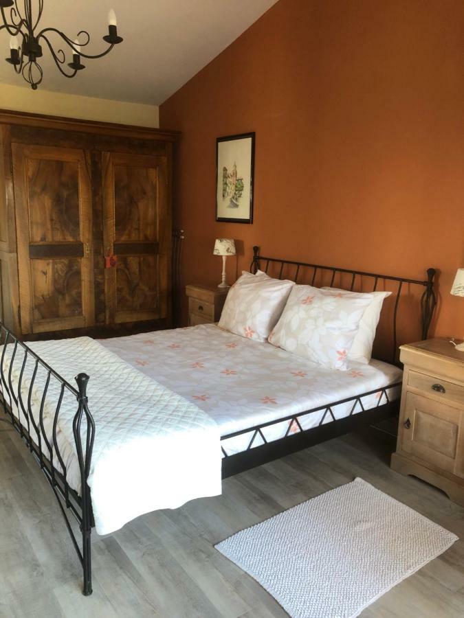 Les Secrets Du Mistral Bed & Breakfast Valensole Bagian luar foto
