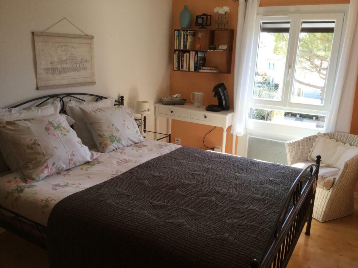 Les Secrets Du Mistral Bed & Breakfast Valensole Bagian luar foto