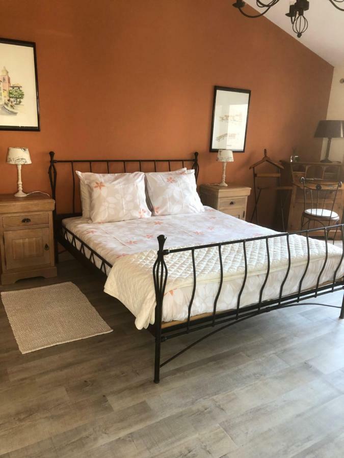Les Secrets Du Mistral Bed & Breakfast Valensole Bagian luar foto